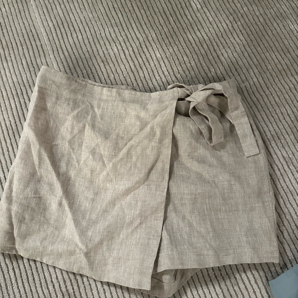 Reformation Beige Wrap Mini Skort with Side Tie - Picture 3 of 4